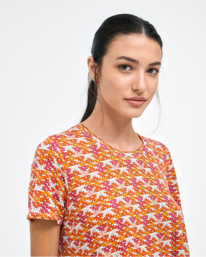 Short sleeve t-shirt. Elastic. Orange