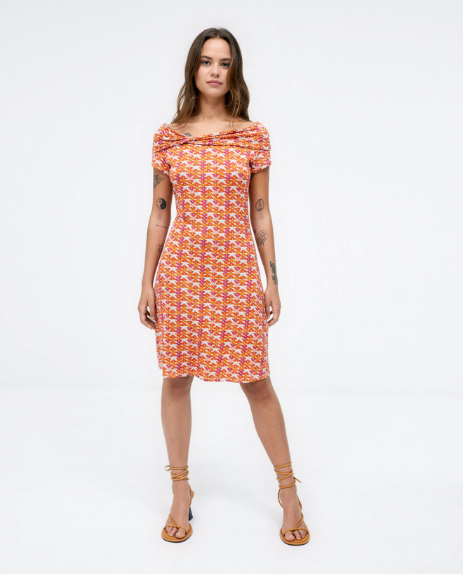 Robe courte et élastique....