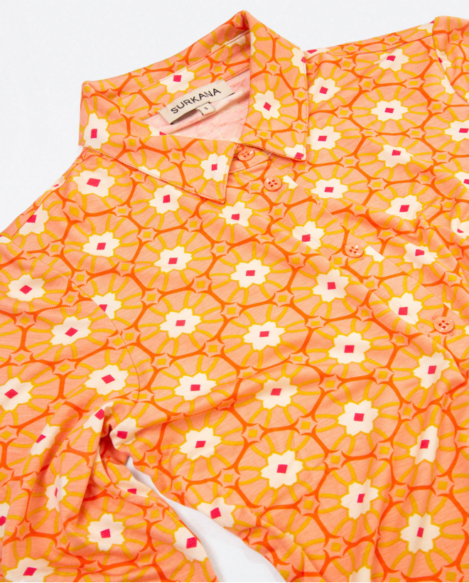 Long sleeve shirt. Elastic. Orange