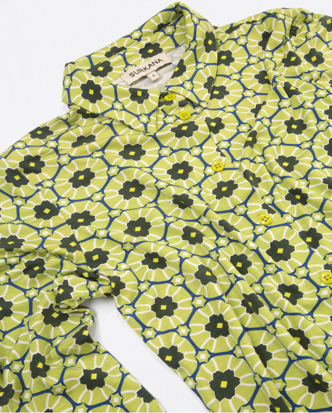 Long sleeve shirt. Elastic. Green