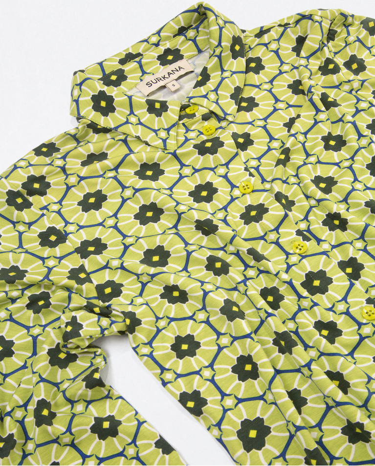 Long sleeve shirt. Elastic. Green