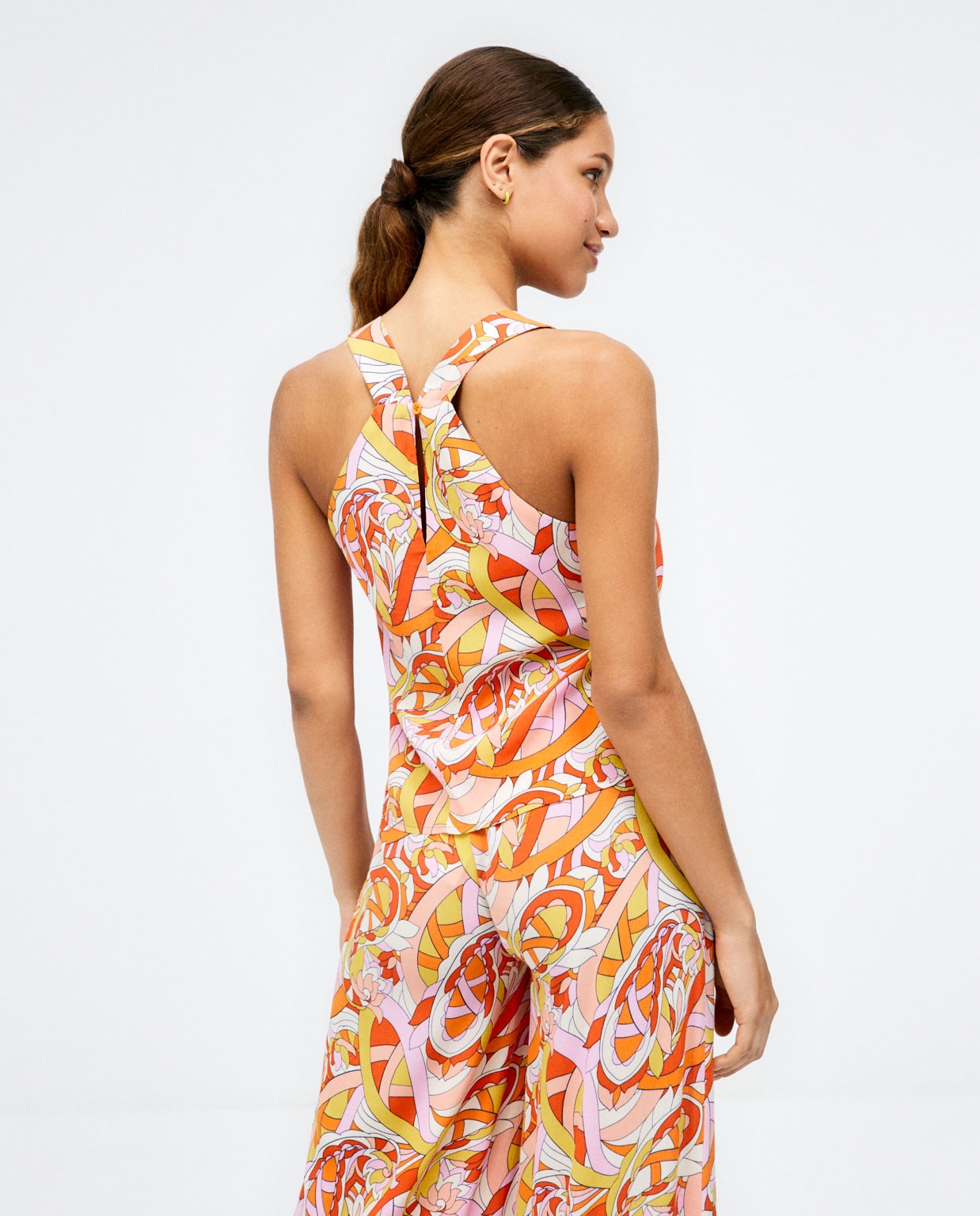 Camiseta tirantes. Cuello en V. Estampado Naranja