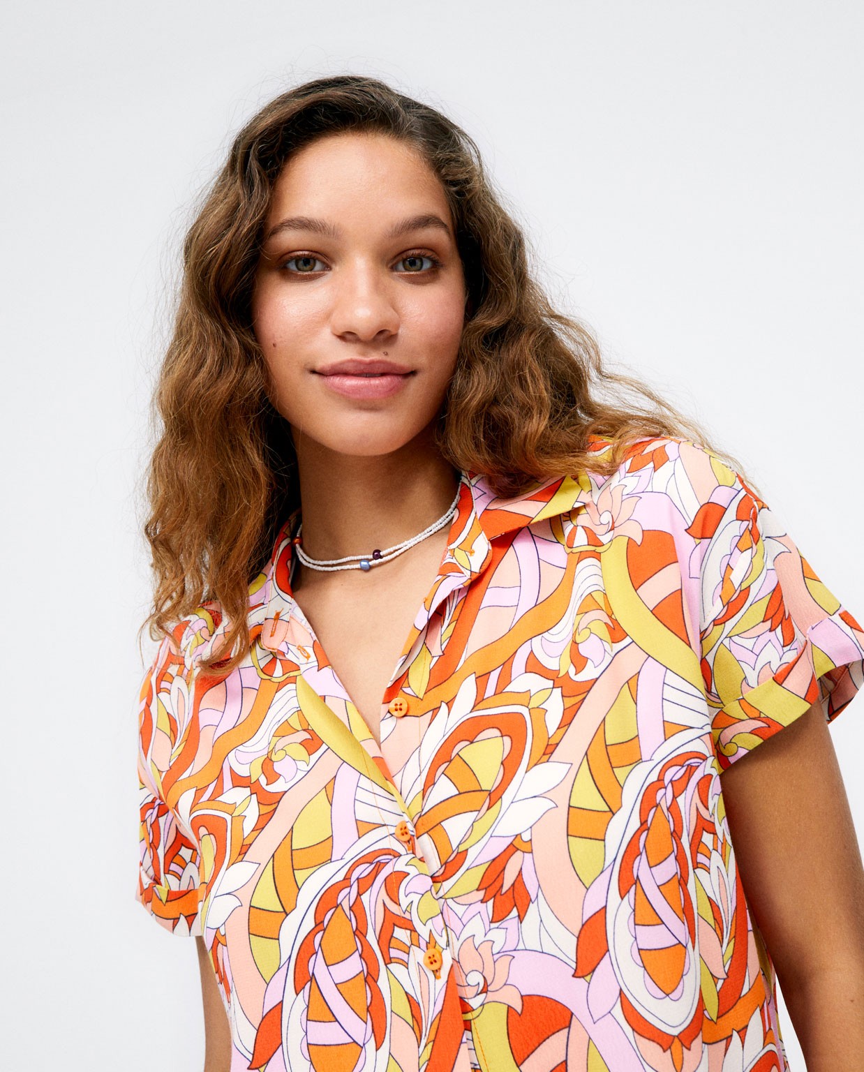 Camicia lunga a maniche corte. Stampa Arancione