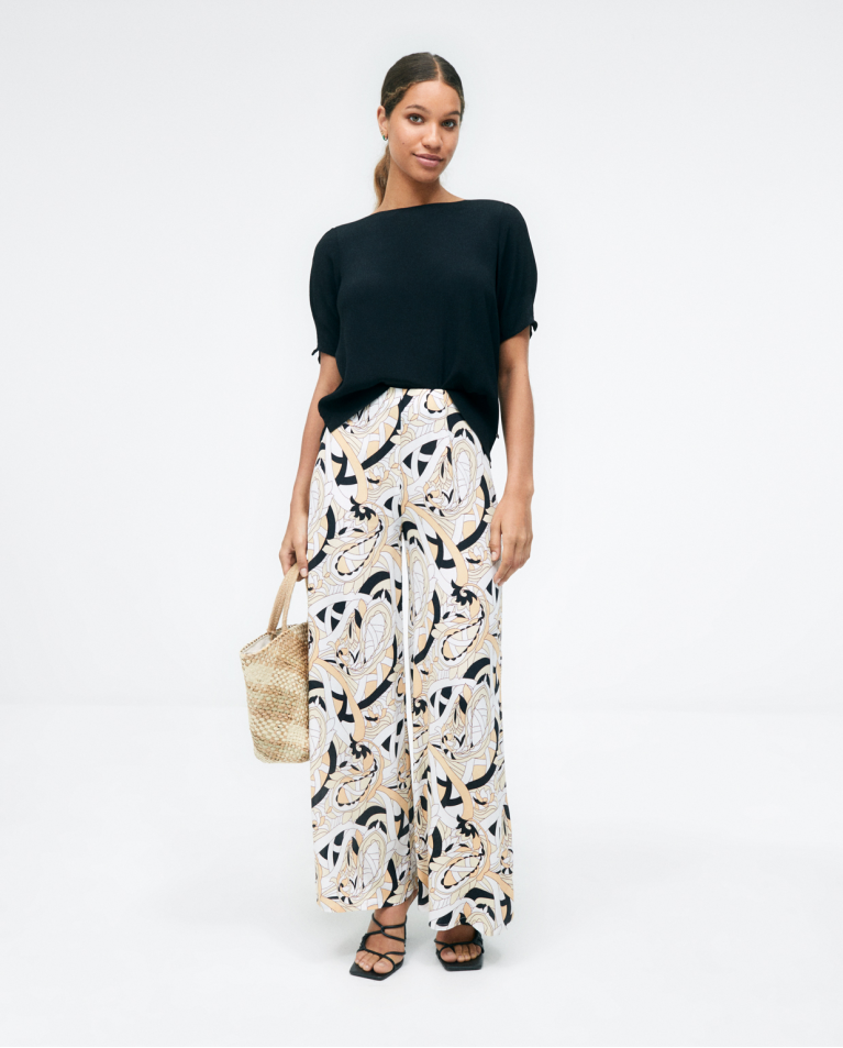 Long and very wide trousers. Beige