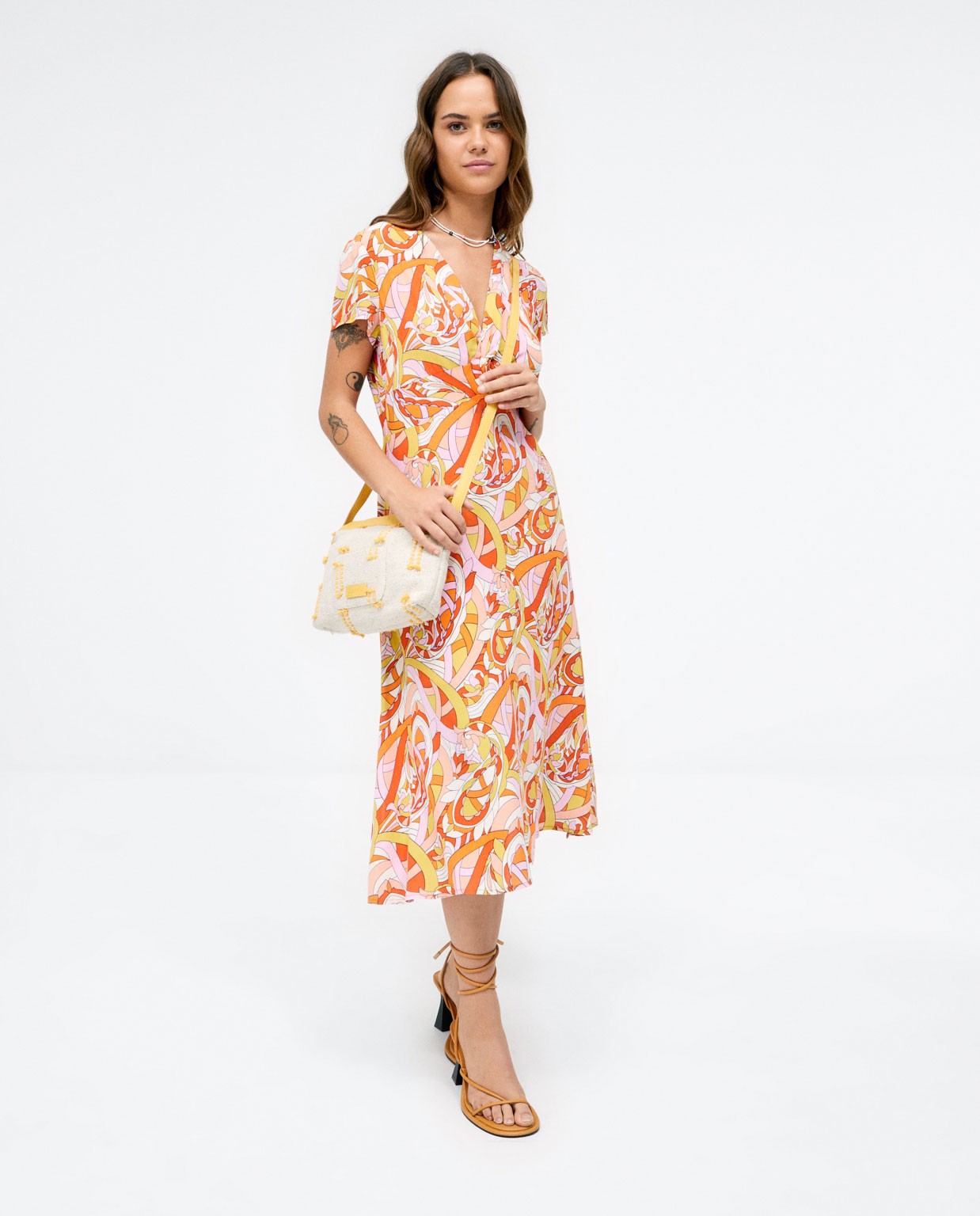 Robe midi avec col en V et drapé. Imprimé  Orange