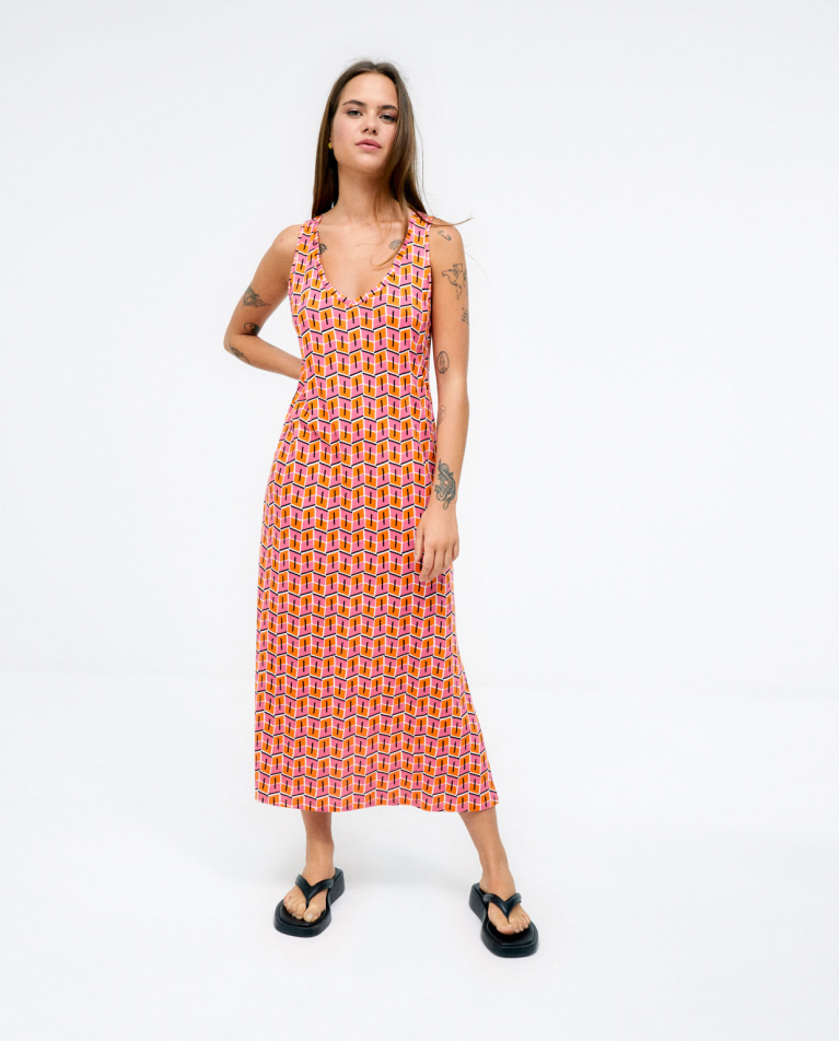 Robe midi avec bretelles. Col en V. Imprimé Rose