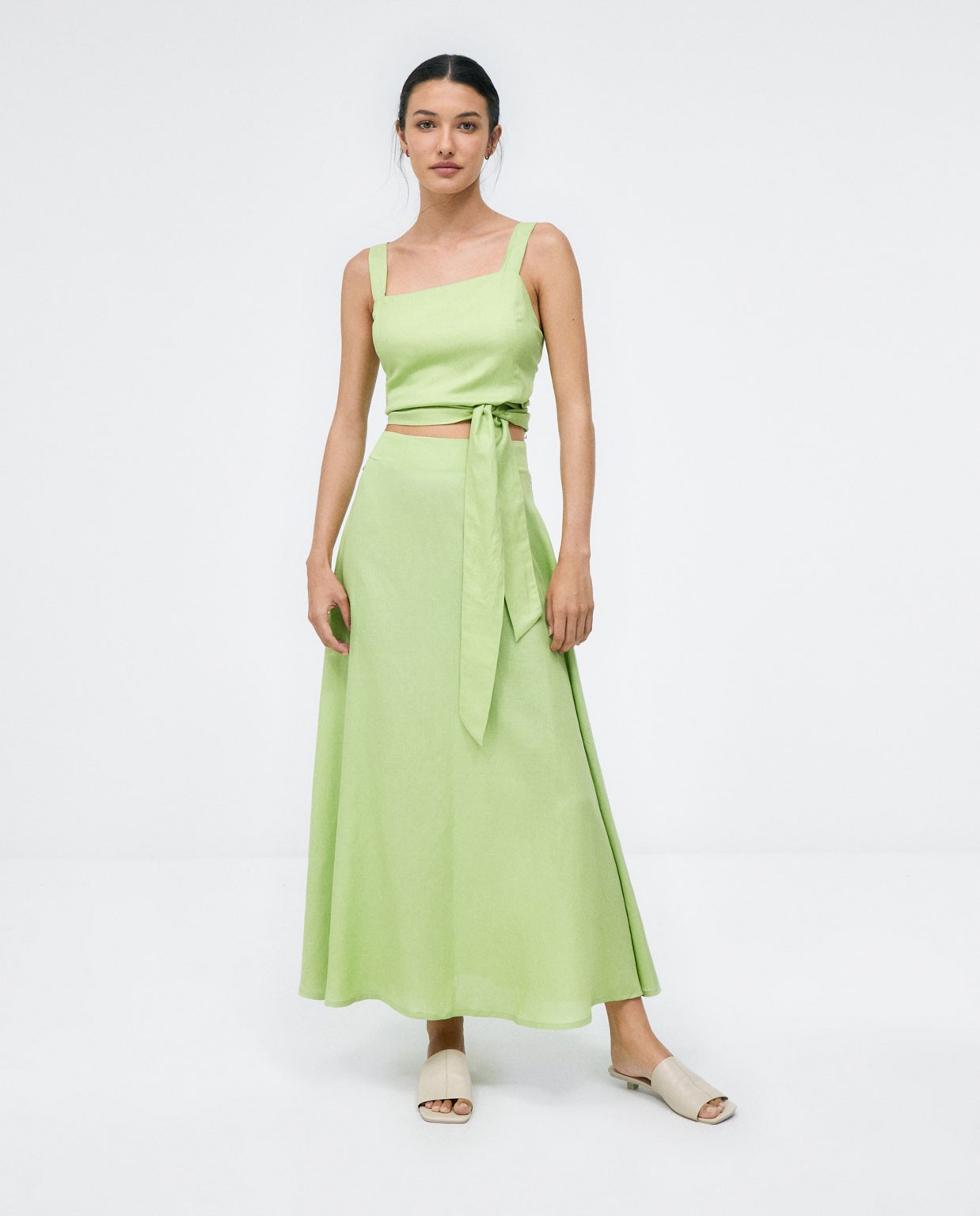 Tank top knotted at the waist. Plain  Acid green