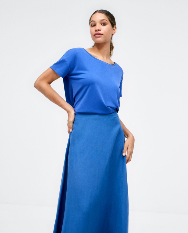 Jupe midi évasée en maille. Bleu