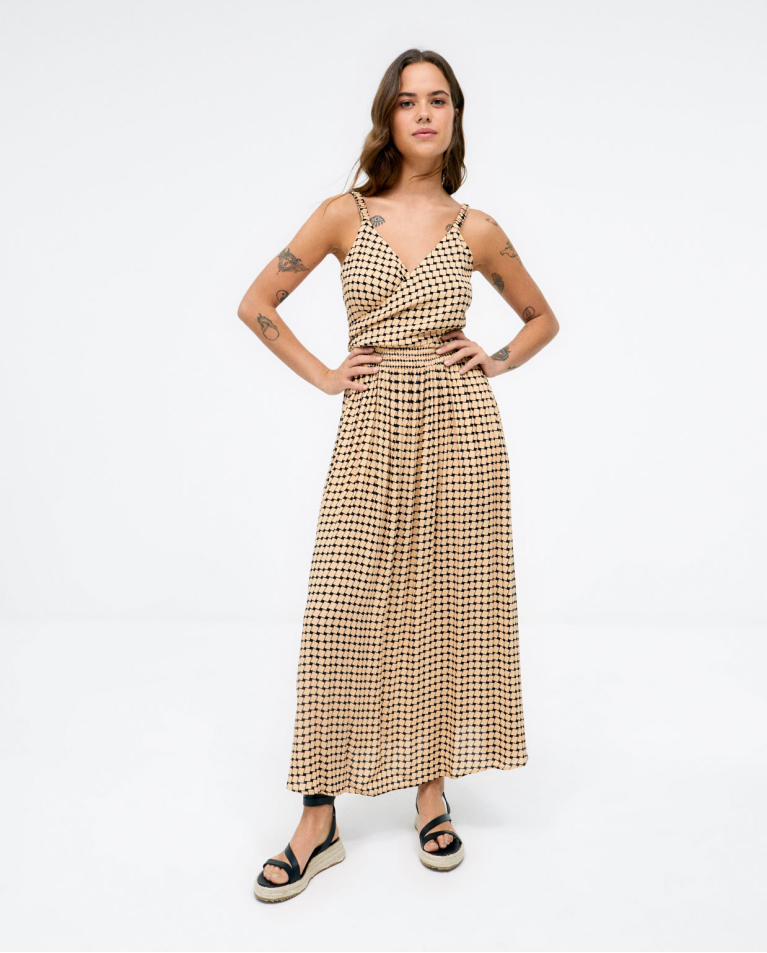 Robe longue avec bretelles croisées. Imprimé Beige