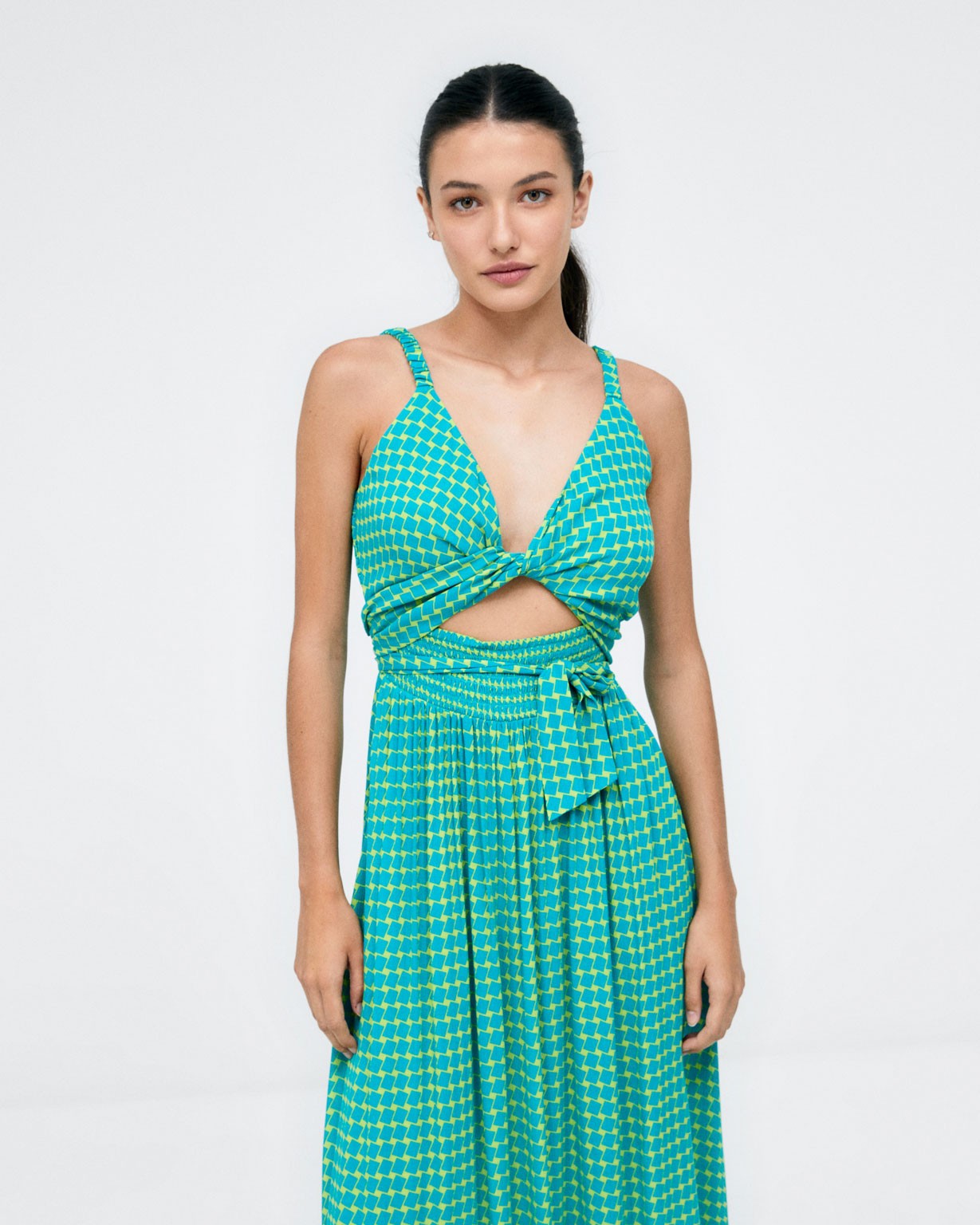 Robe longue avec bretelles croisées. Imprimé  Bleu