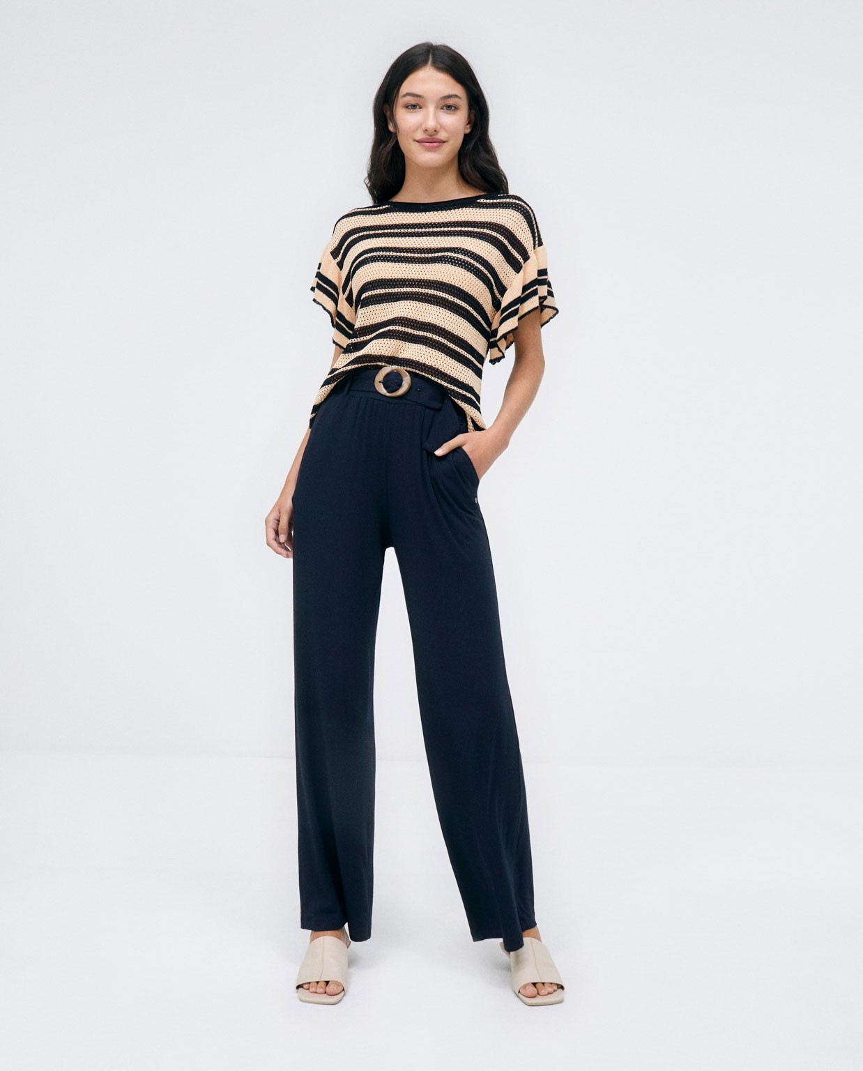 Pull en tricot rayé avec des manches papillon. Ray Noir