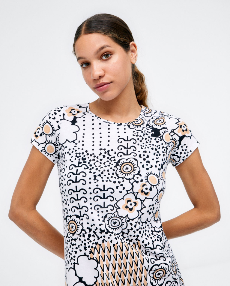 Robe midi à manches courtes. Elastique. Impression Blanc cassé