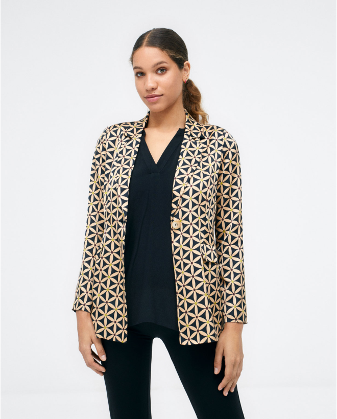 Jacket with flap pockets and belt.ed Black