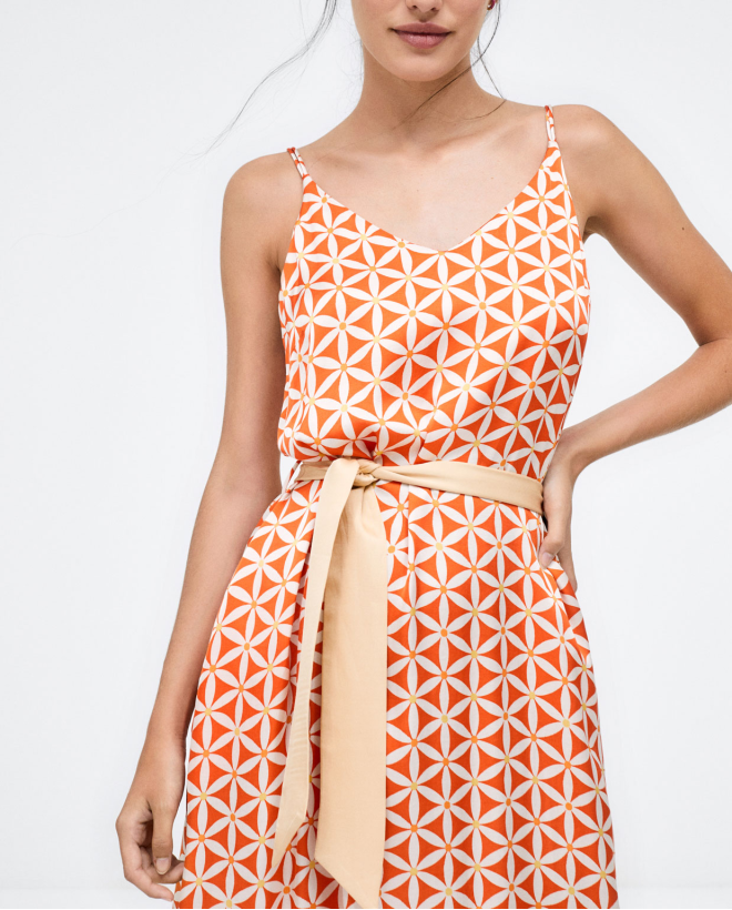 Abito midi con spalline e cintura. Arancione