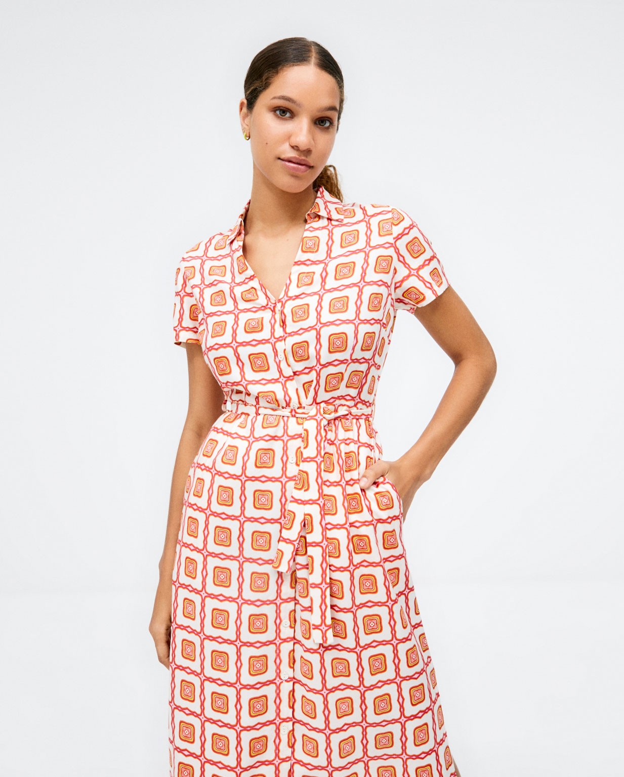 Robe chemise longue. Manches courtes. Imprimé  Corail