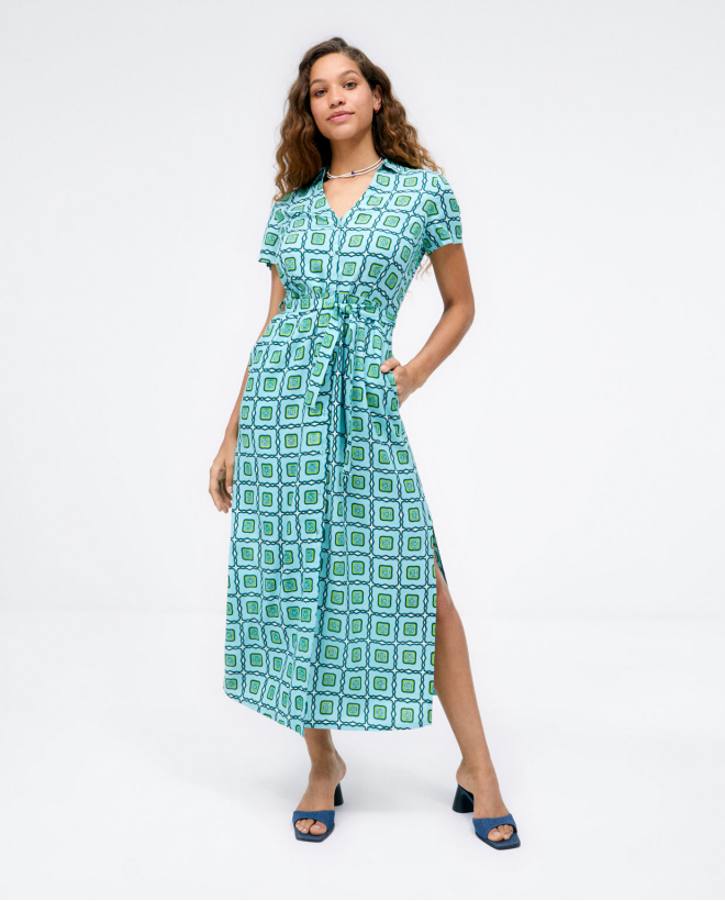 Abito a camicia lungo. Maniche corte. Stampa. Verde