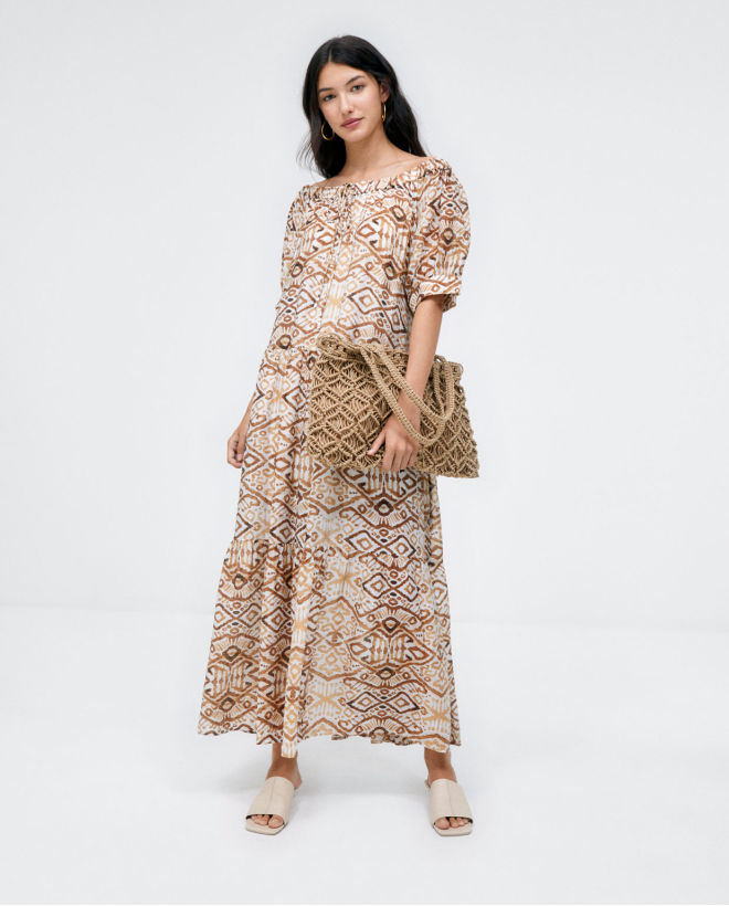 Off shoulder long dress. e print Beige