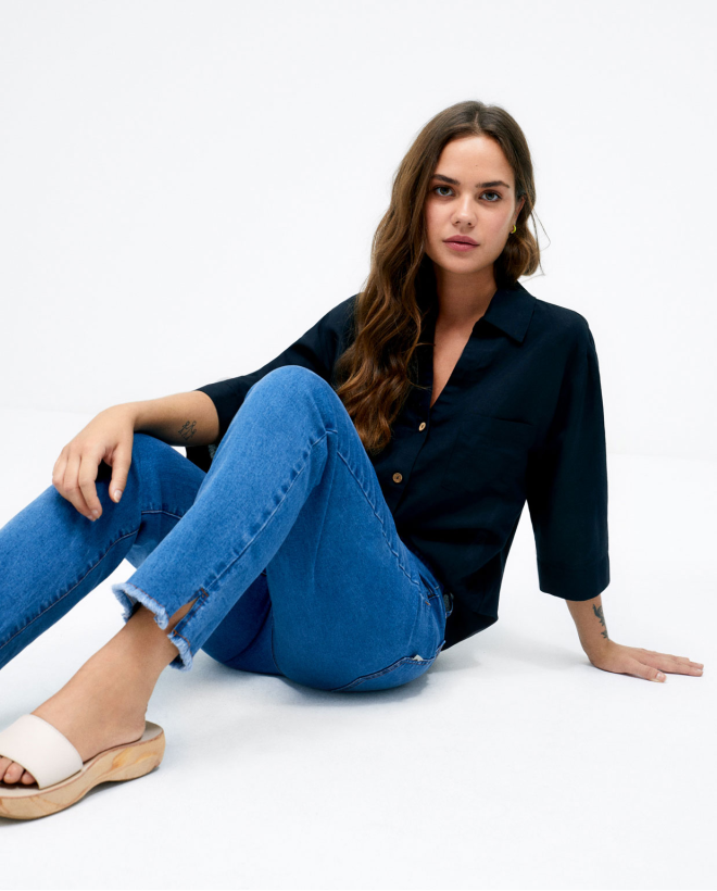 Pantalon long et droit en denim. Uni. Bleu