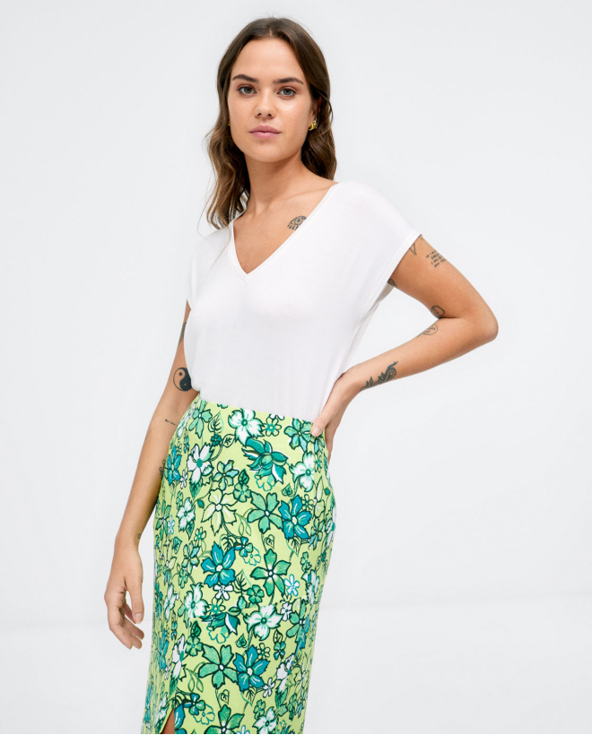 Side slit midi skirt. Green