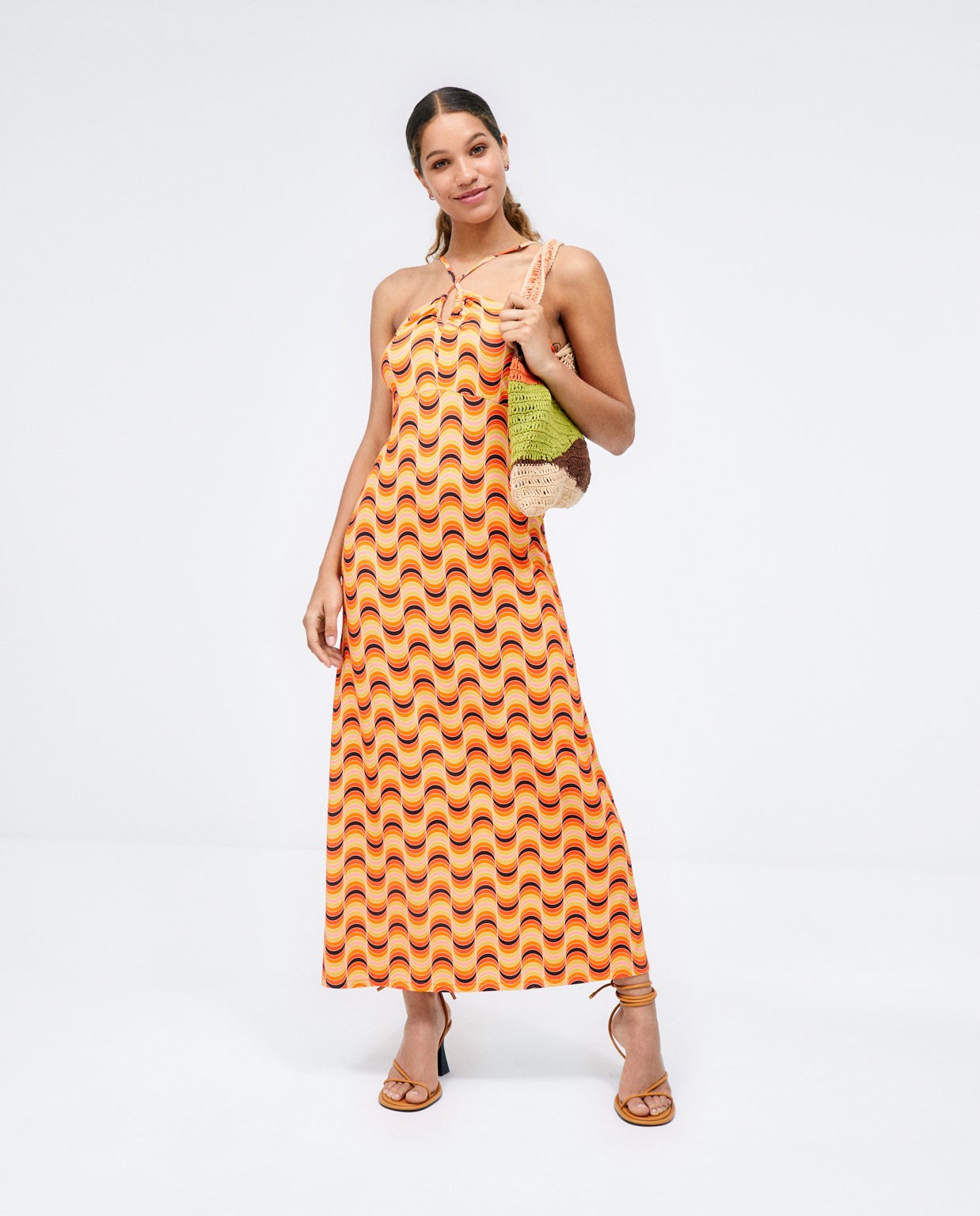 Robe longue avec bretelles croisées. Imprimé  Orange