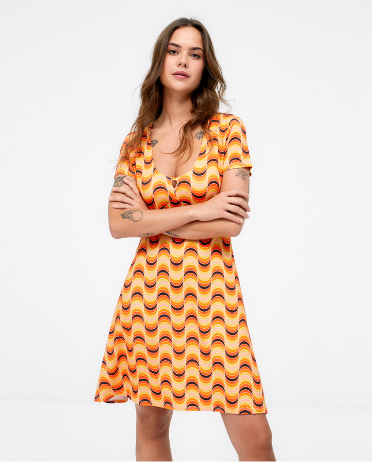 Robe courte. Col rond. Imprimé Orange