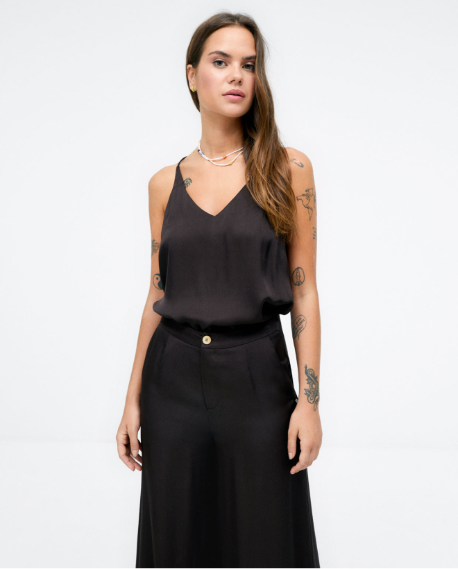 Pantaloni ampi con pinces. Marrone