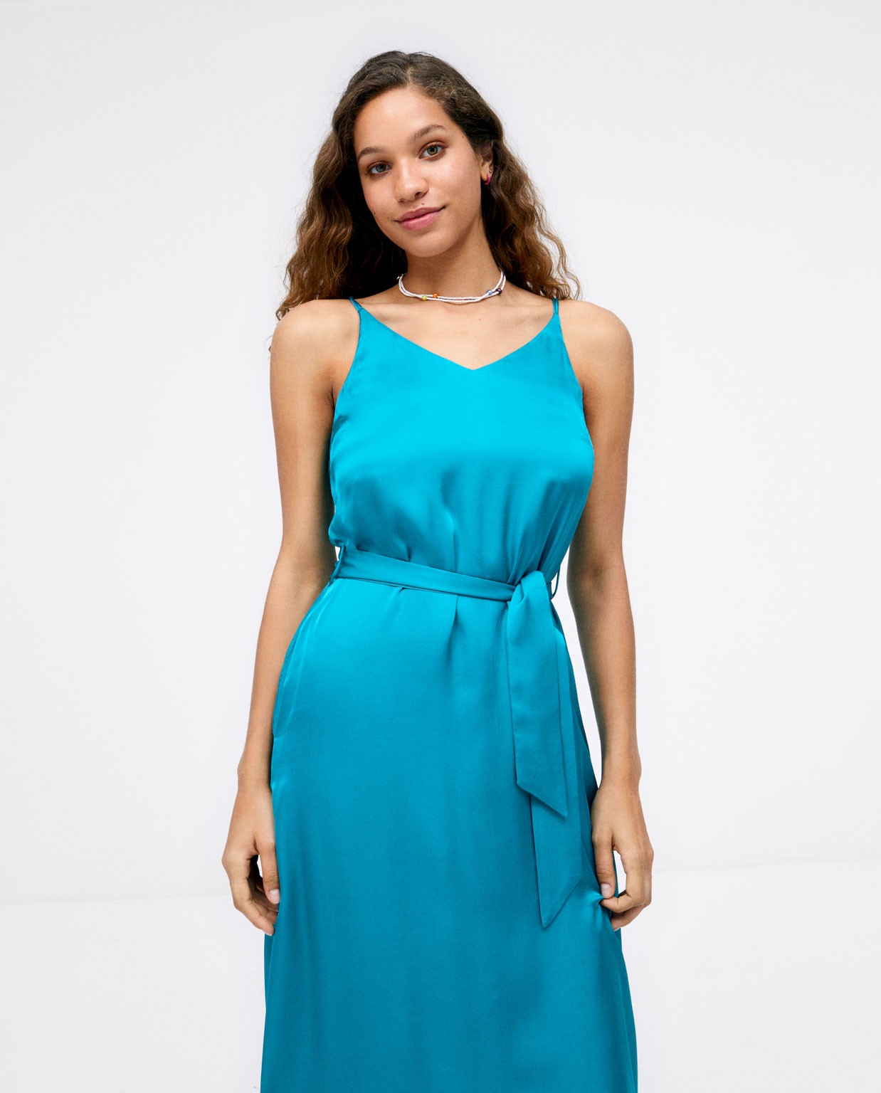 Robe midi avec bretelles et ceinture. Uni Turquoise