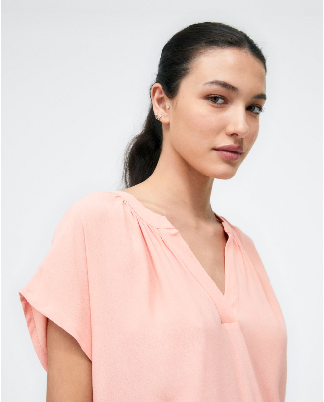 Short sleeve V-neck blouse....