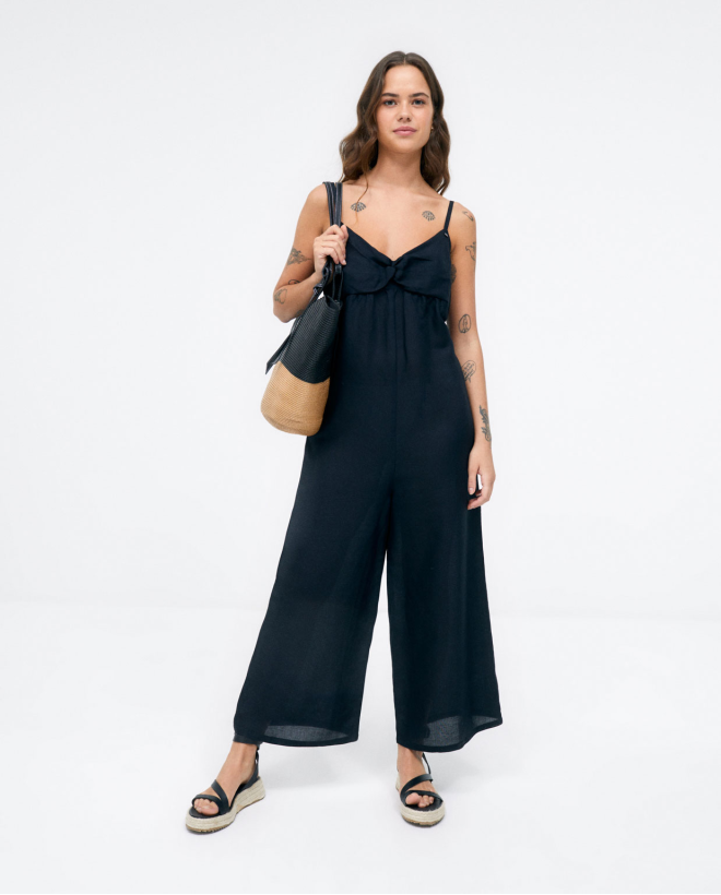 Tuta lunga con spalline. Drappeggiato. Liscio Nero