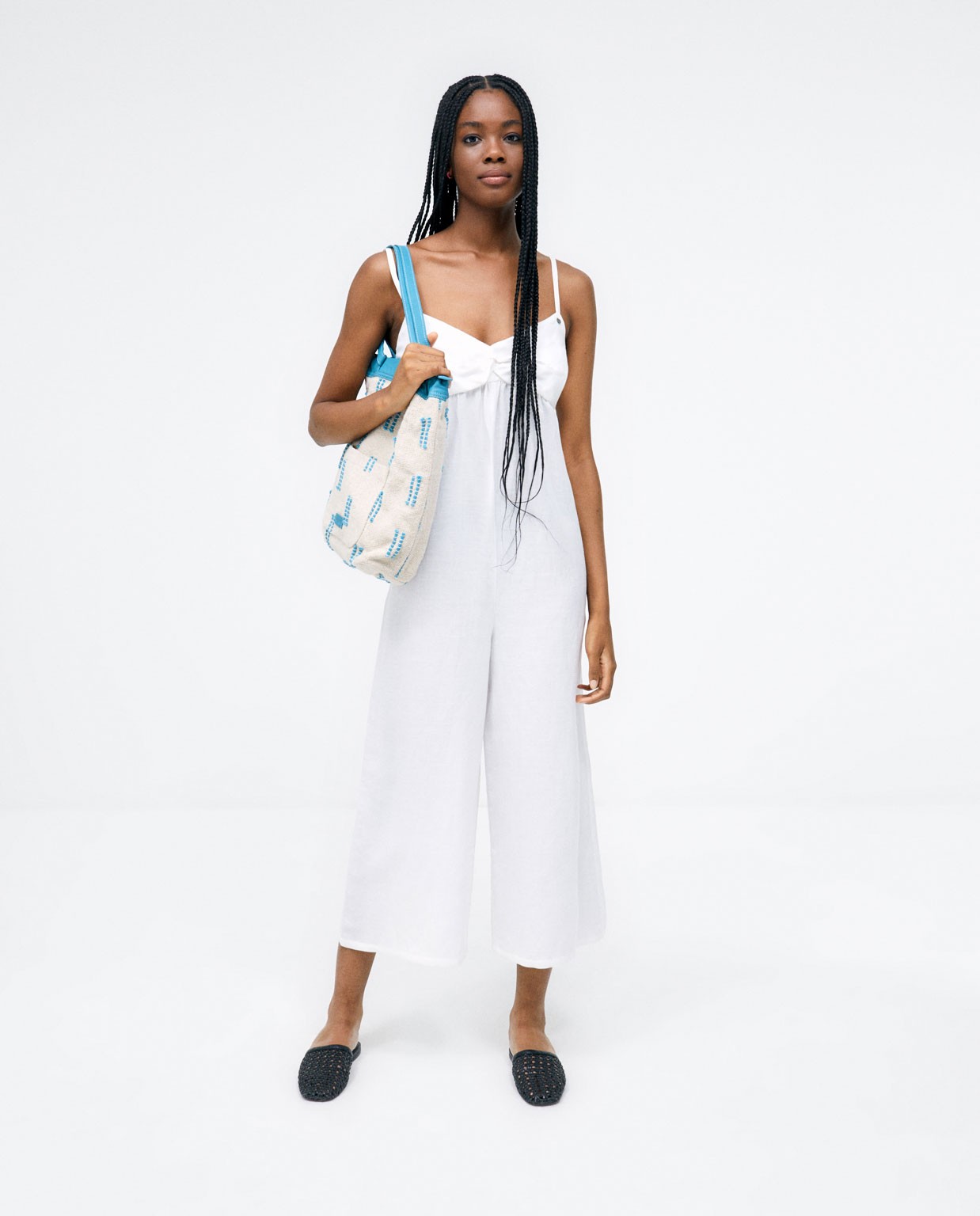 Tuta lunga con spalline. Drappeggiato. Liscio Bianco
