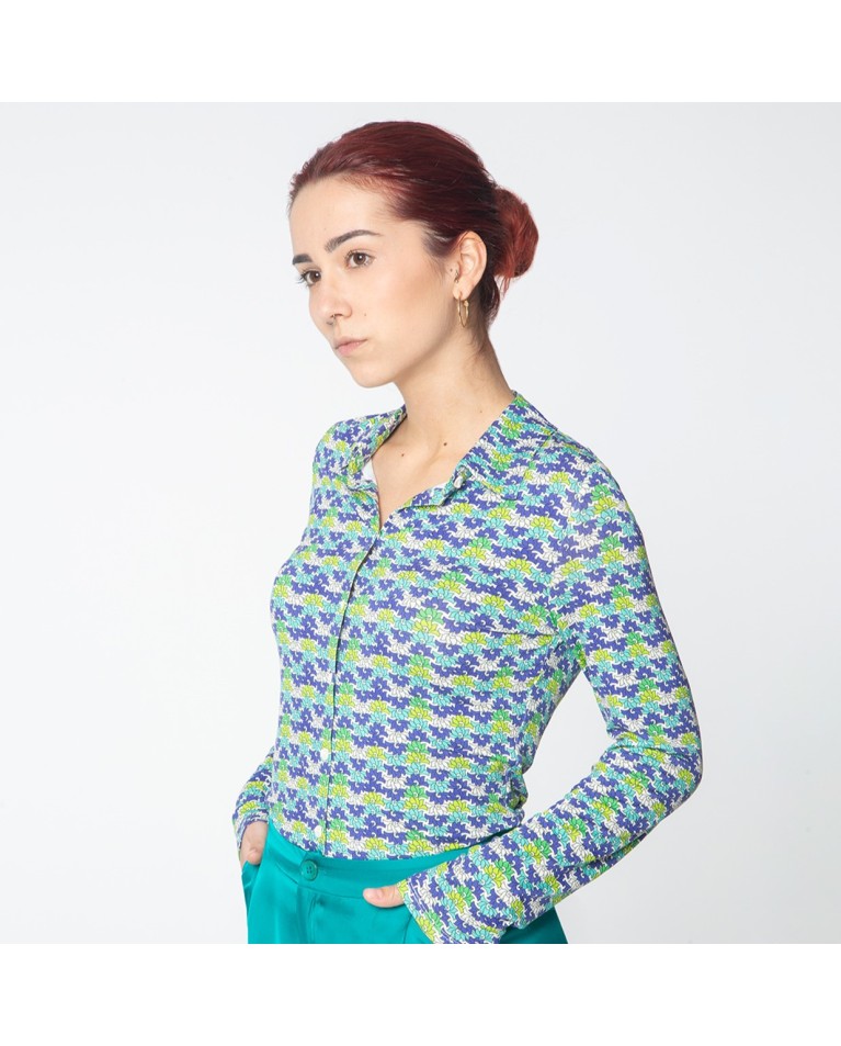 Long sleeve shirt. Elastic. Blue