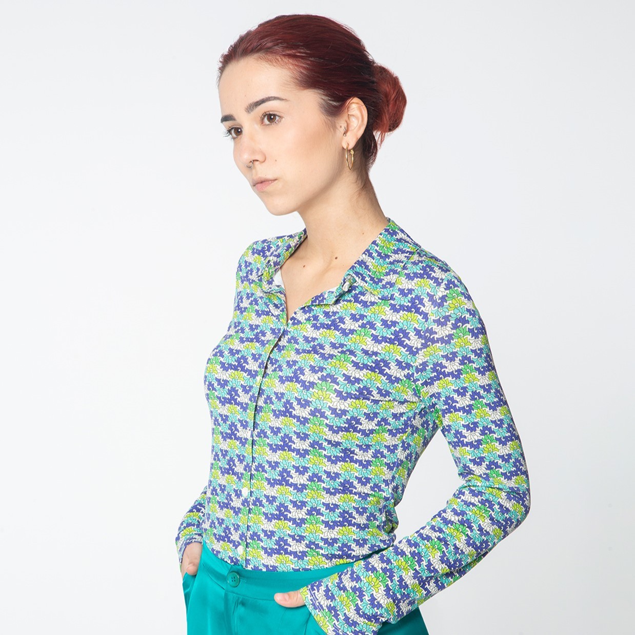 Long sleeve shirt. Elastic. Blue