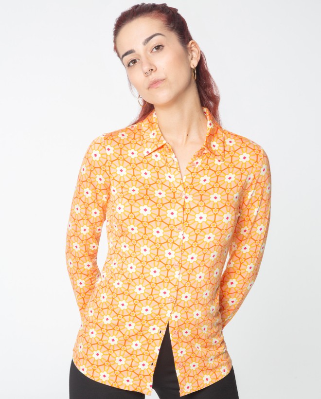 Long sleeve shirt. Elastic. Orange