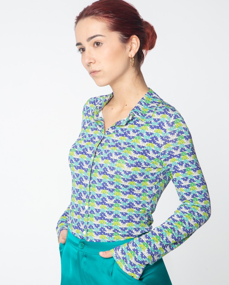 Long sleeve shirt. Elastic. Blue