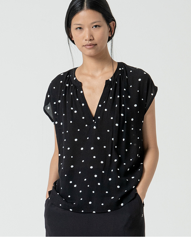MU:Blouse avec ouverture encolure en V Noir