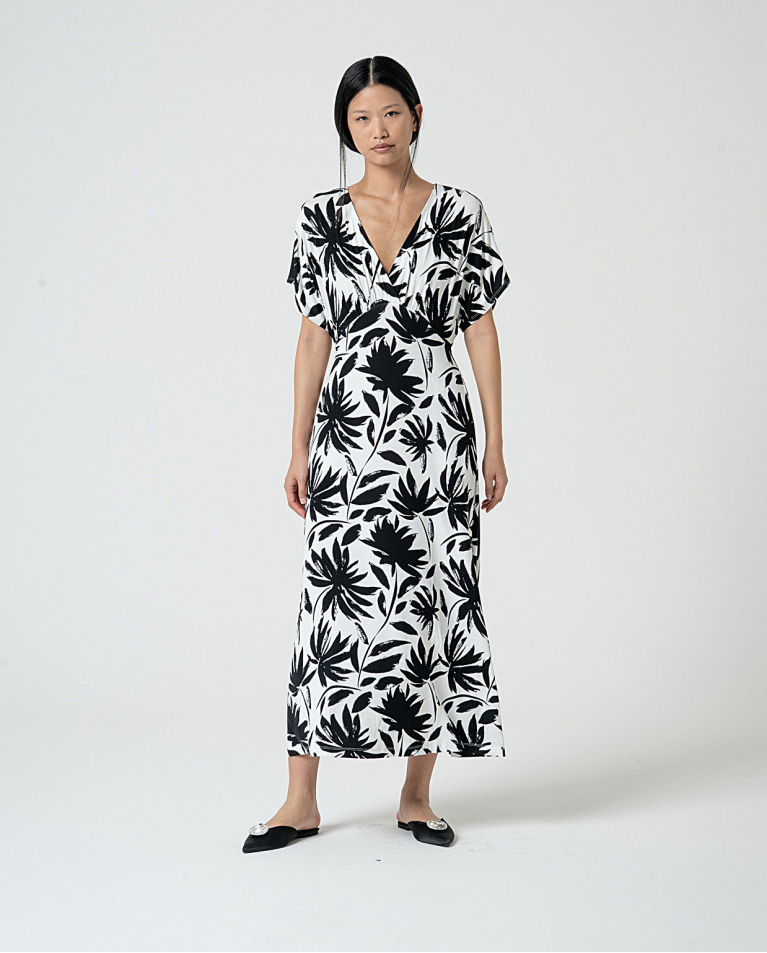 MU:Robe midi avec manches larges et décolleté en V Noir