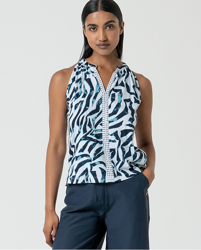 MU:Strap top with front...
