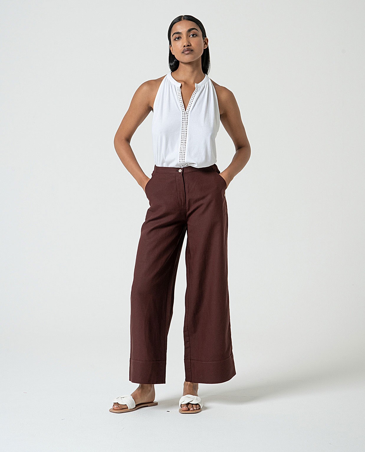 MU:Pantalon avec poche italienne. Marron