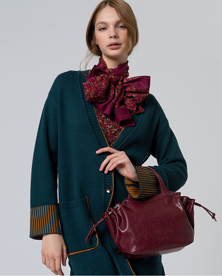 Borsa in pelle effetto craquelé con due manici Bordeaux