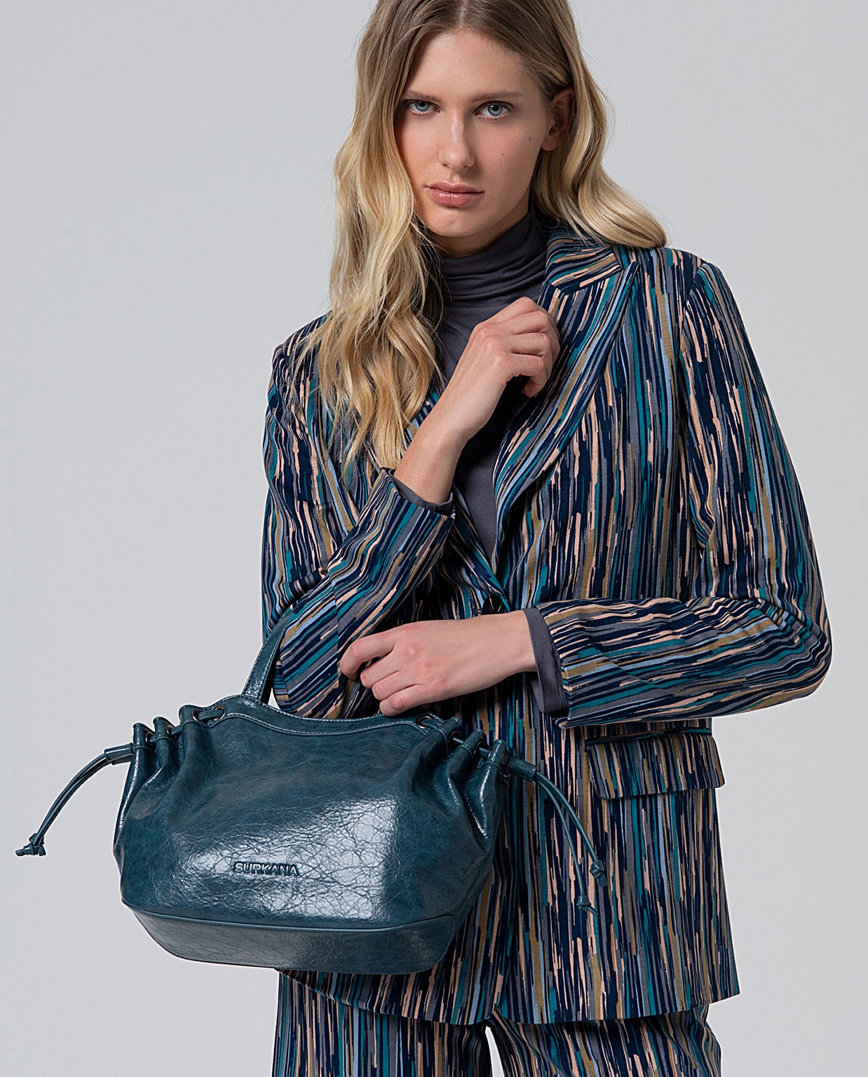 Borsa in pelle effetto craquelé con due manici Blu acciaio