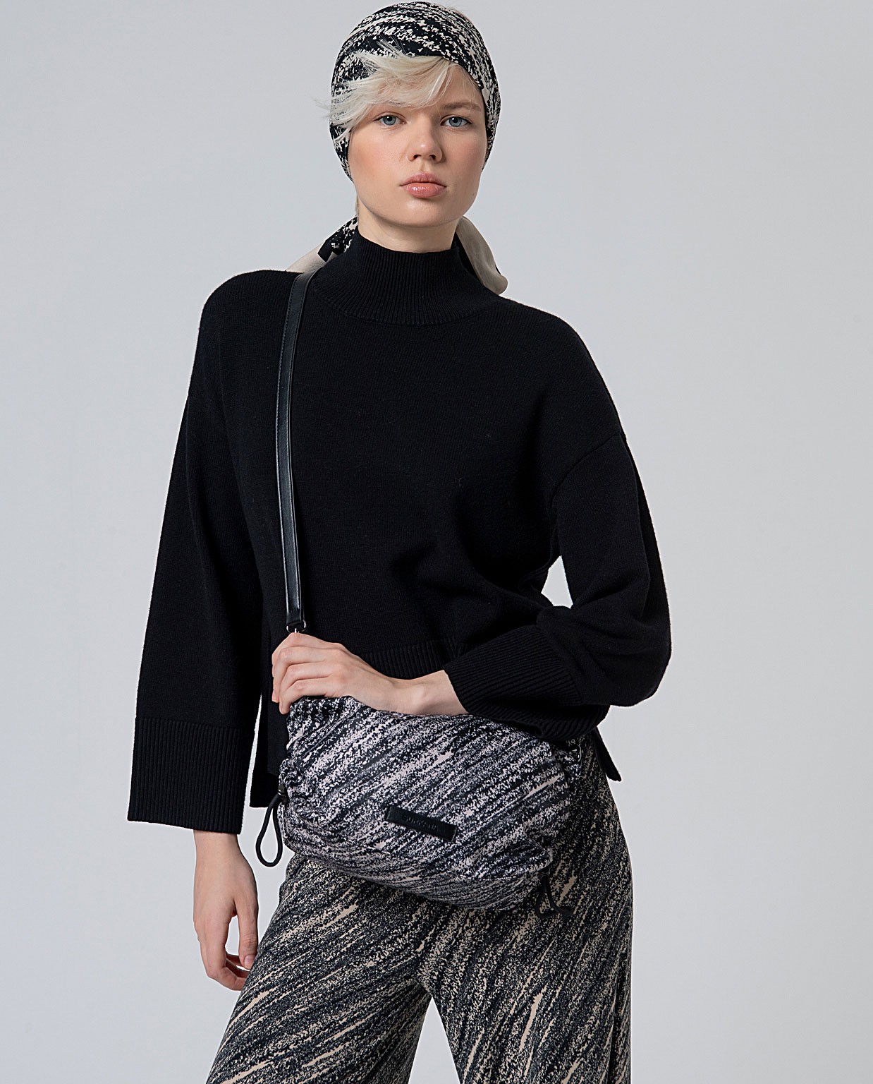 Borsa a tracolla in nylon con design a balze Nero