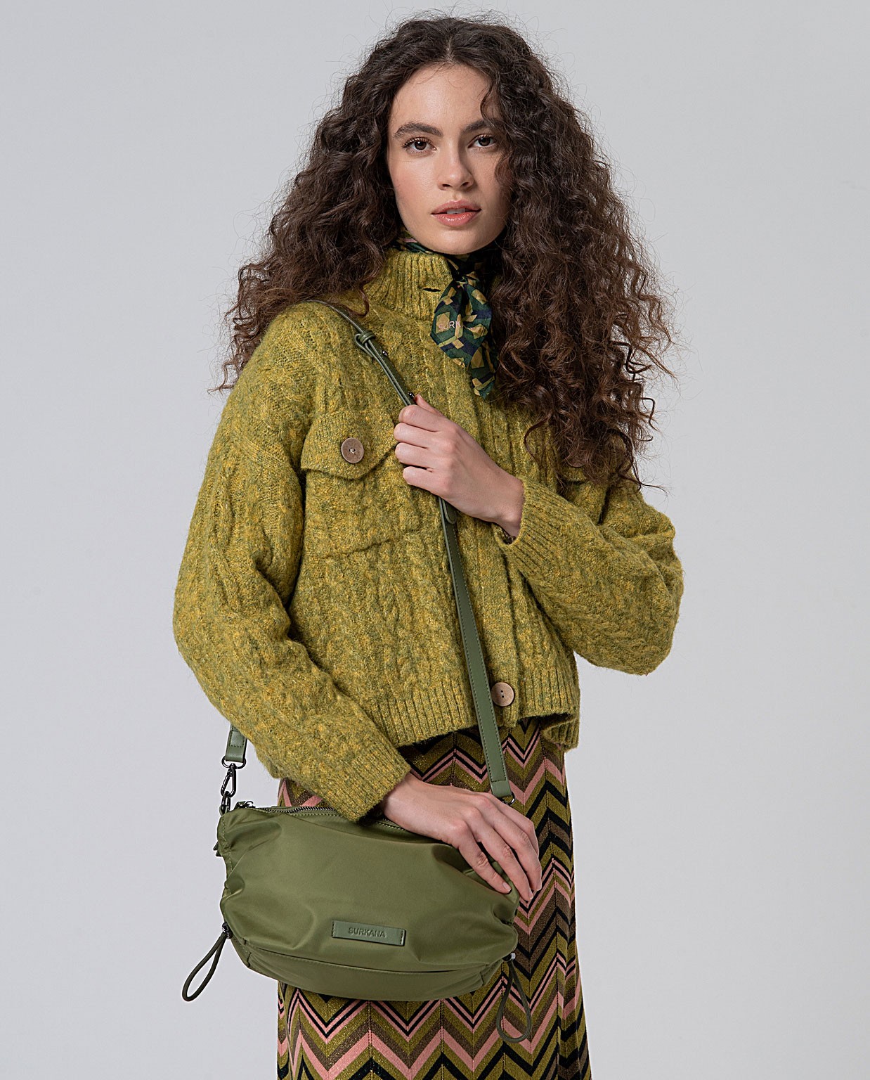 Borsa a tracolla in nylon con design a balze Verde