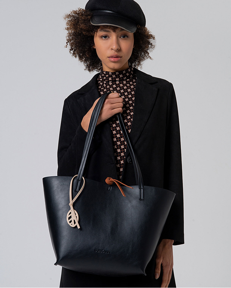 Reversible shopper with interior toiletry bag Black
