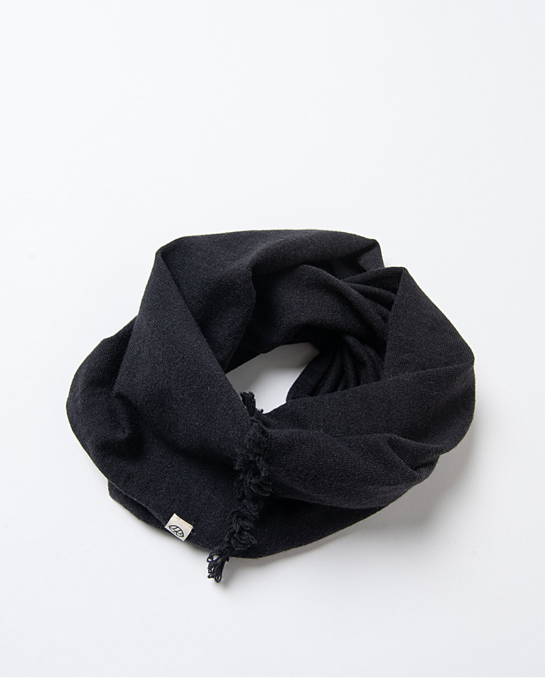 Collo liscio in misto lana Nero