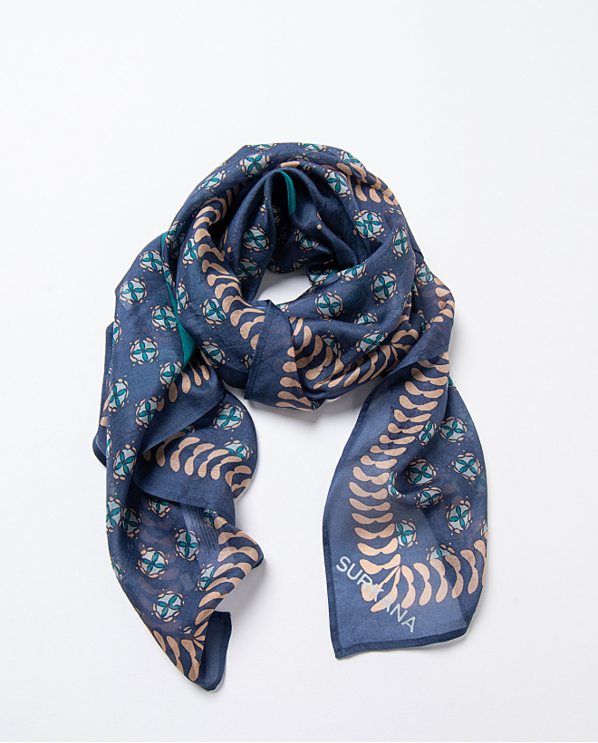 Echarpe carrée 100% soie Bleu marine