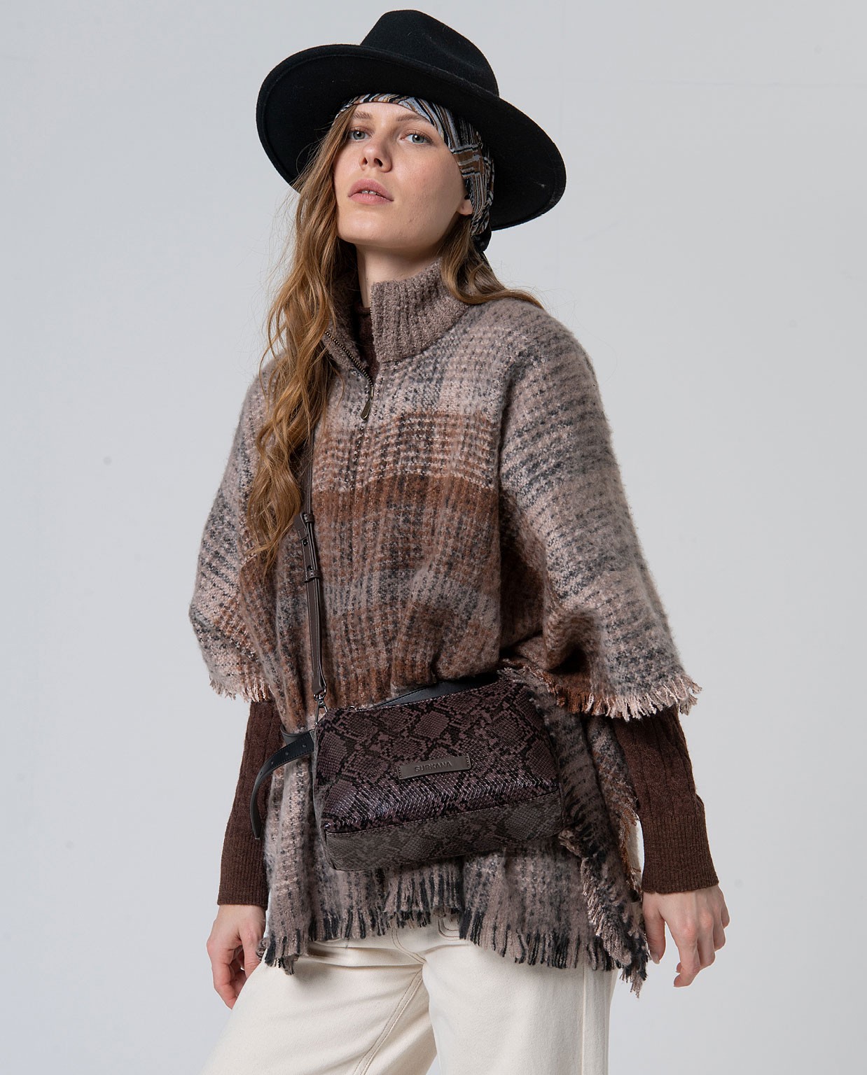 Poncho a quadri con chiusura a zip Cioccolato
