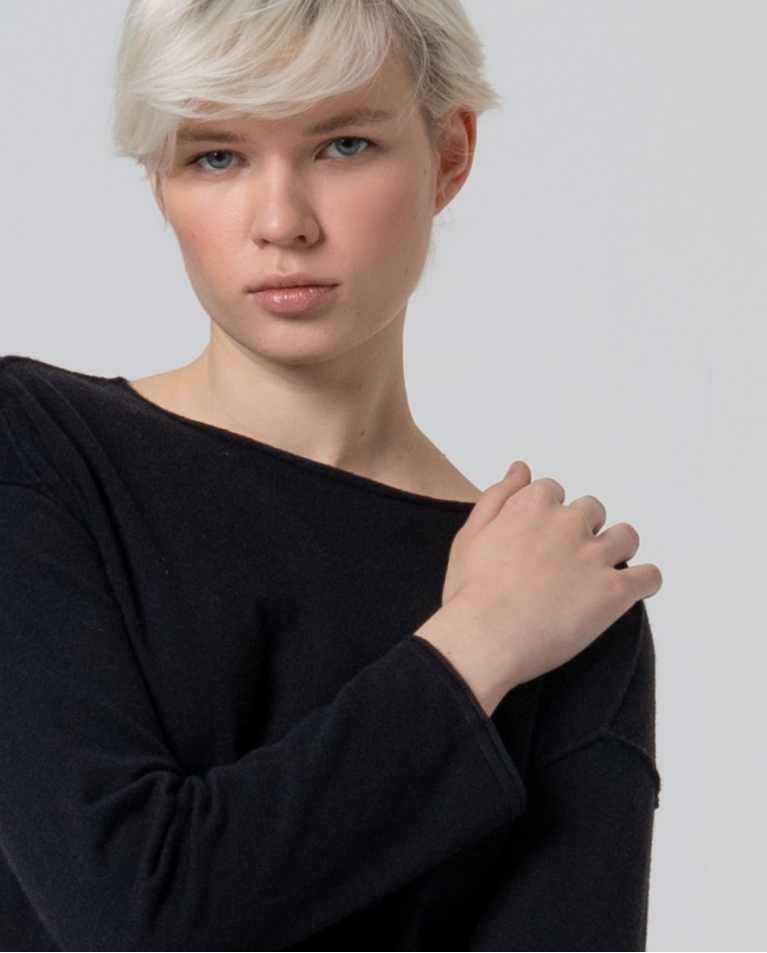 Maglia a coste sottili con scollo rotondo Nero