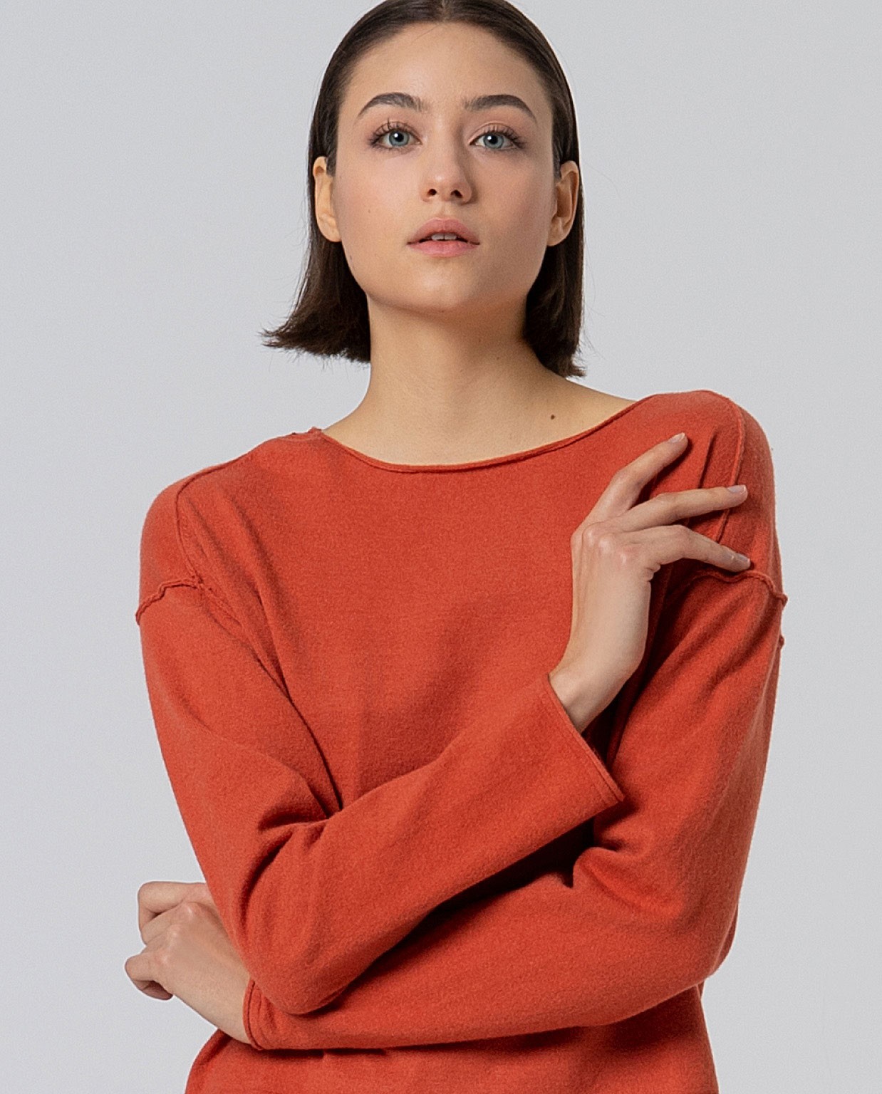 Maglia a coste sottili con scollo rotondo Mattone