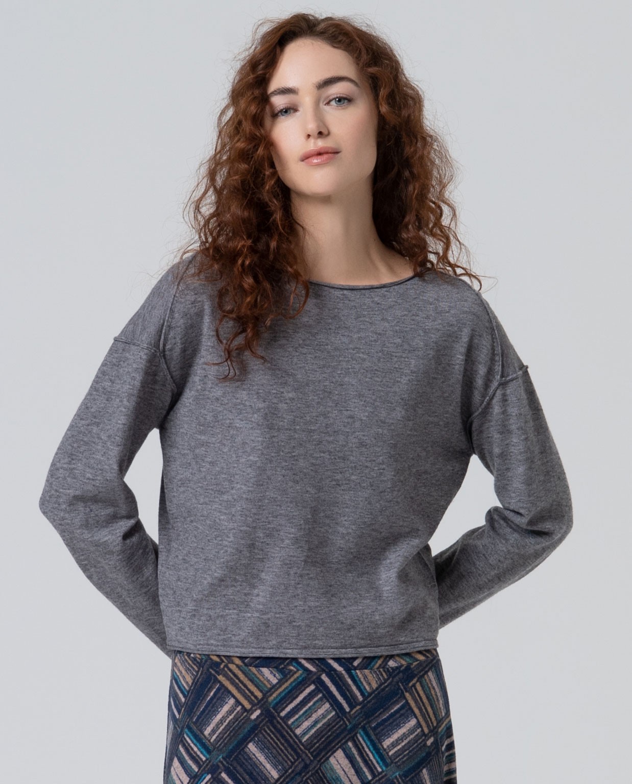 Maglia a coste sottili con scollo rotondo Grigio
