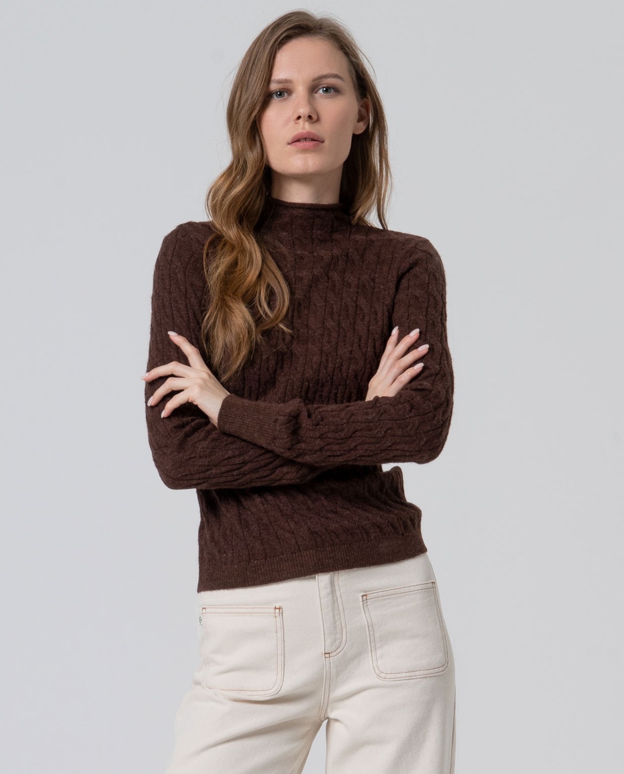 Maglia a trecce con collo alla perkins Cioccolato